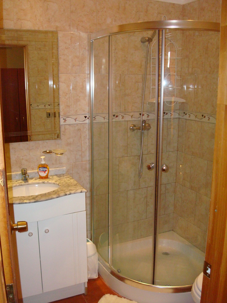 Tekarera Bathroom
