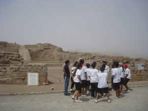 Peruvian schoolchildren at Pachacamac