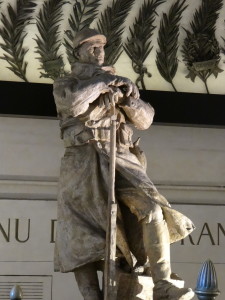 Arc de Triomphe soldier