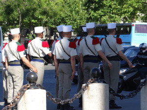 Arc de Triomphe soldiers