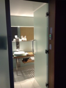 The Henry Jones Art Hotel bathroom