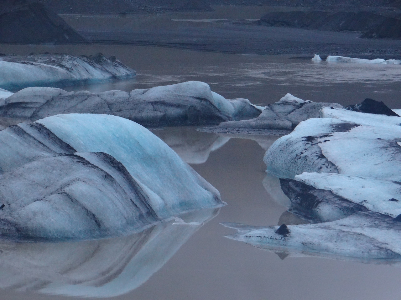 Floating glaciers in lake in Iceland