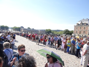 Versailles long lines entrance