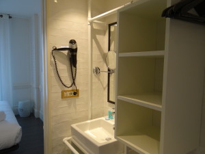 Praktik Bakery Bathroom