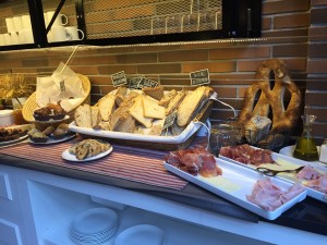 Praktik Bakery breakfast buffet
