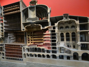 Model Paris Opera