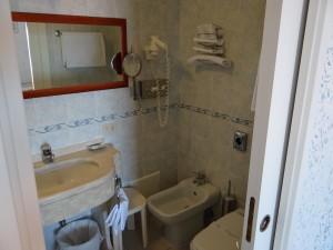 Hotel Weber Ambassador bathroom