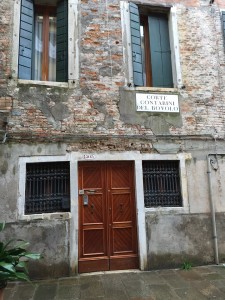 Venice courtyard AIrbnb Venice San Marco Apartment