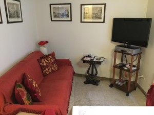 The small but functional living area in Venice San Marco apartment