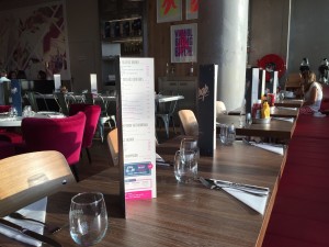 mypop burger restaurant - one of the American Diners in paris 