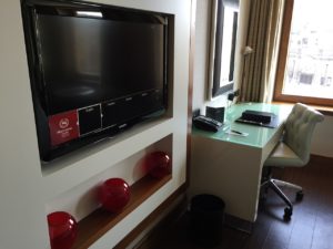 Edinburgh Sheraton Grand king room tv desk