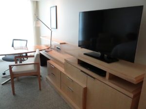 Four Seasons Seattle Desk and TV