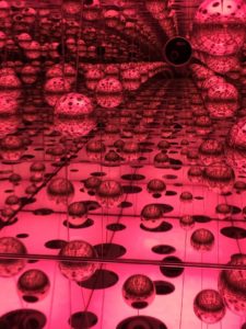 Infinity Mirrors exhibit Dot's Obsession Transformed into Dots