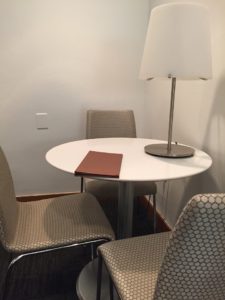 United Club PHL Lounge seating tables