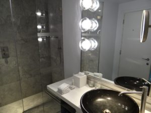 Mondrian London Hotel Bathroom Shower