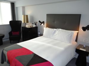Guestroom Mondrian London Hotel