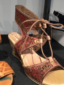 Best Summer Travel Shoes for Women Brown lace up sandals