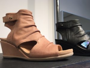 Best Summer Travel Shoes for Women Tan Leather