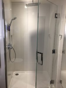 Shower at Gatwick South Terminal BA Lounge Oneworld