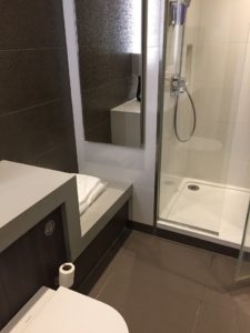 London Gatwick Airport Shower BA Lounge