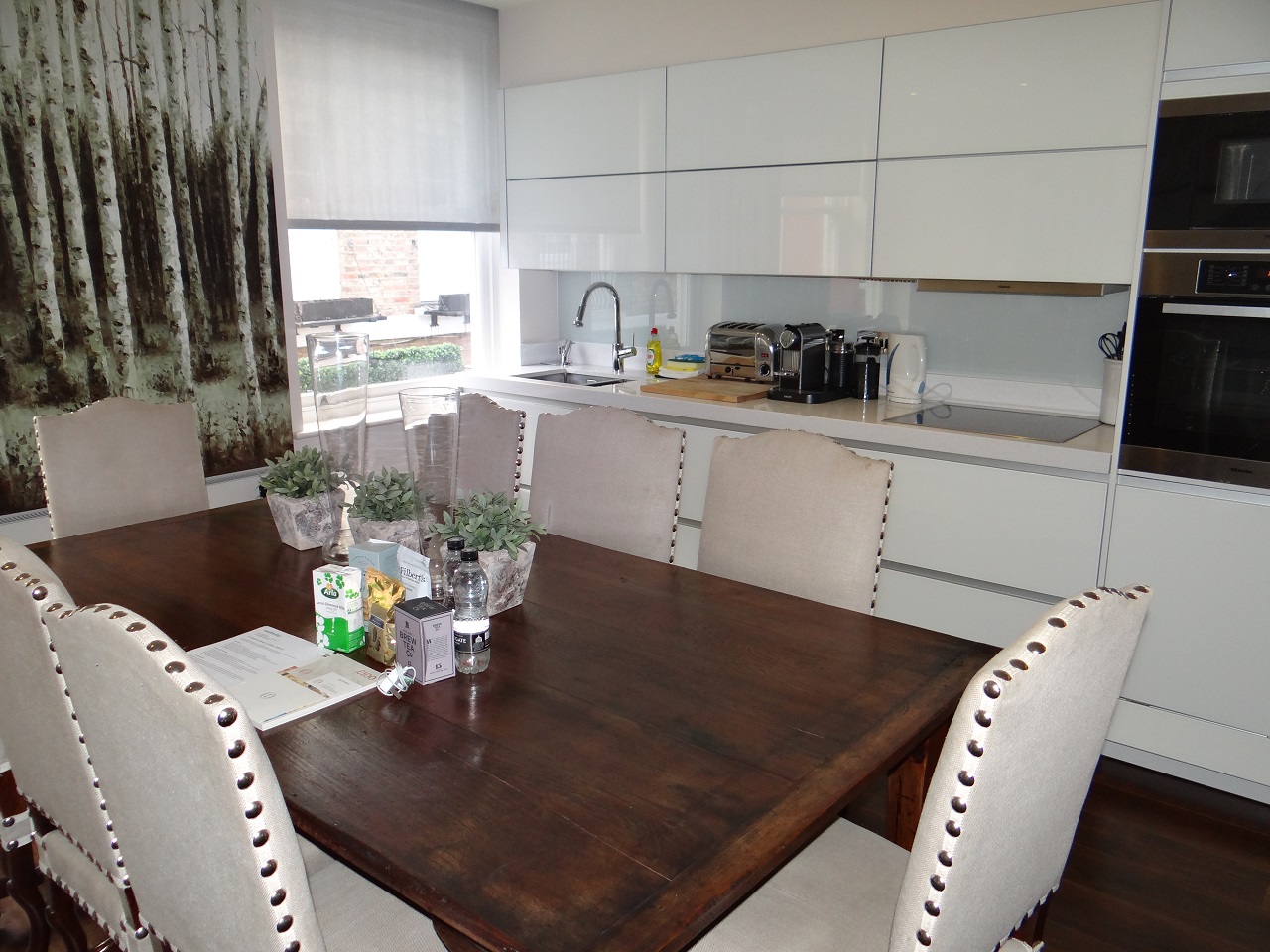 One Fine Stay Luxury Home Rental London Kitchen