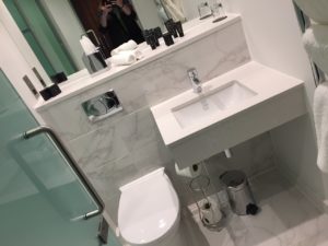 Hard Rock Hotel London King Room bathroom