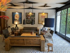 Hotel living room space to work, meet and dine at Hotel Praktik Vinoteca