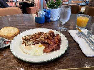 Sadelles Bellagio Breakfast eggs, bacon, juice and toast