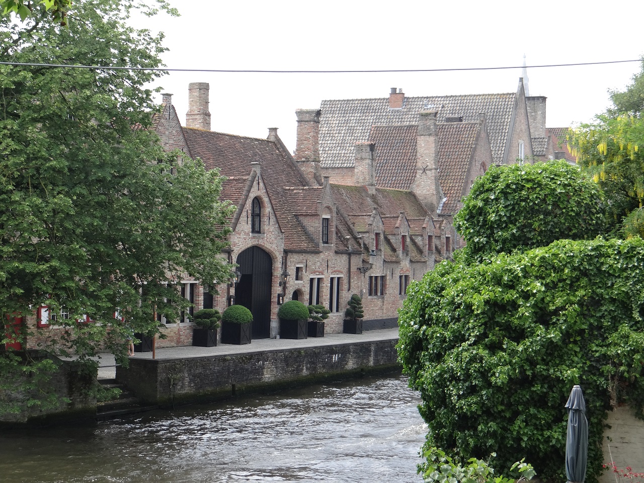 Bruges Boat Tour View of Canals